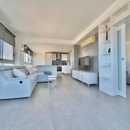 Skyline Bel Air Apartment *